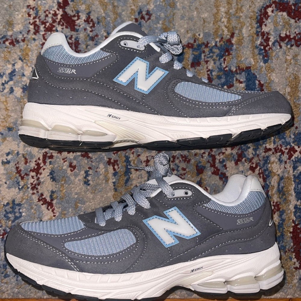 NEW BALANCE 2002R MAGNET LEAD